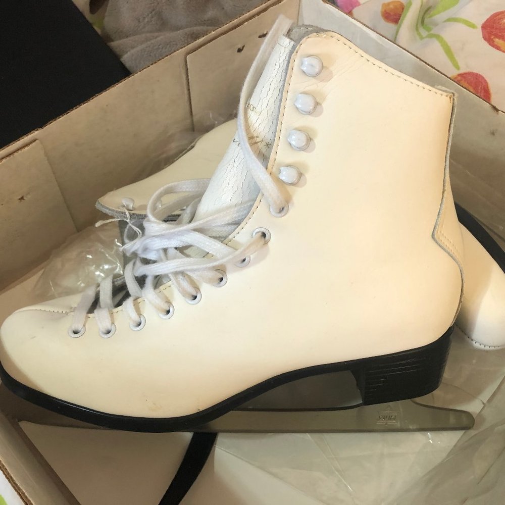 Riedell Womans Ice Skates F 320 Size 6 1/2